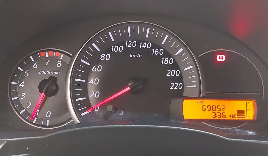 Nissan March 1.0 SV Hatchback 2017