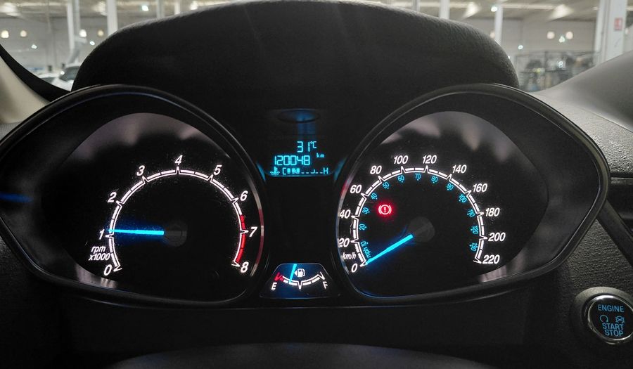 Ford Fiesta Kinetic Design 1.6 16V TITANIUM Hatchback 2016