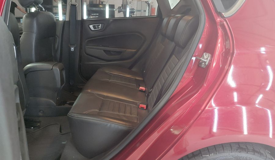 Ford Fiesta Kinetic Design 1.6 16V TITANIUM Hatchback 2016