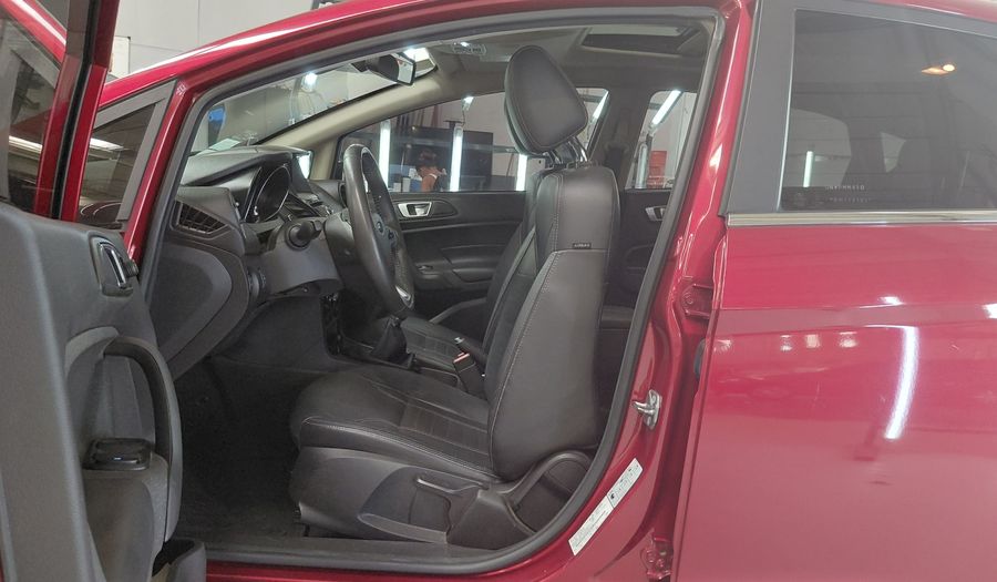 Ford Fiesta Kinetic Design 1.6 16V TITANIUM Hatchback 2016