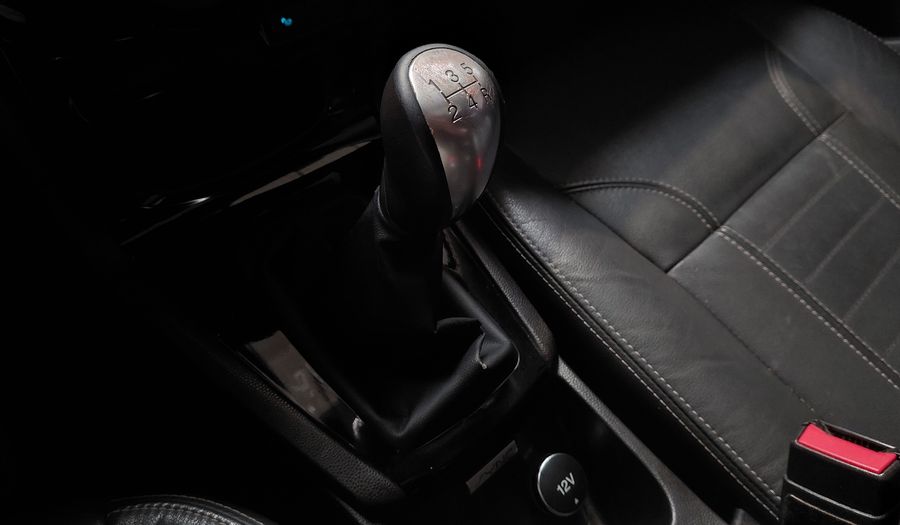 Ford Fiesta Kinetic Design 1.6 16V TITANIUM Hatchback 2016