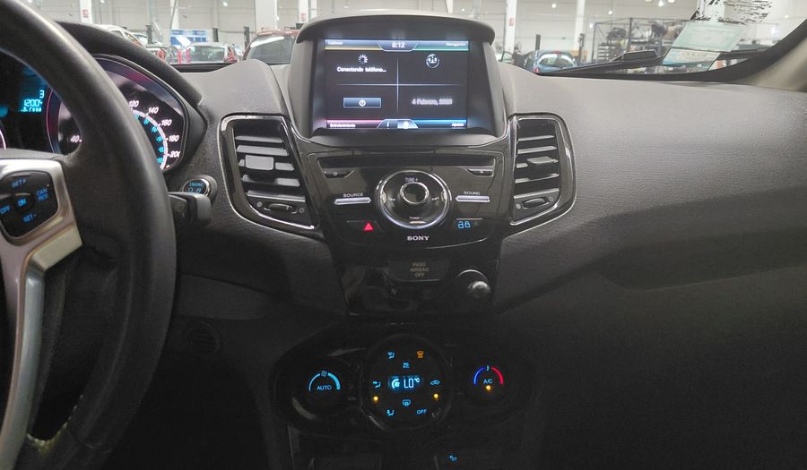 Ford Fiesta Kinetic Design 1.6 16V TITANIUM Hatchback 2016