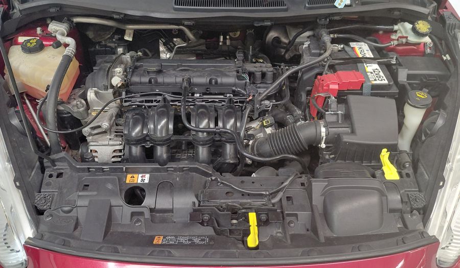 Ford Fiesta Kinetic Design 1.6 16V TITANIUM Hatchback 2016