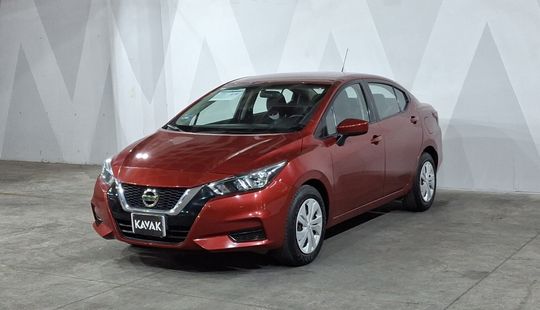 Nissan • Versa