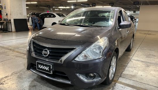 Nissan • Versa