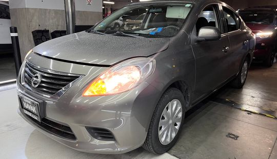 Nissan • Versa