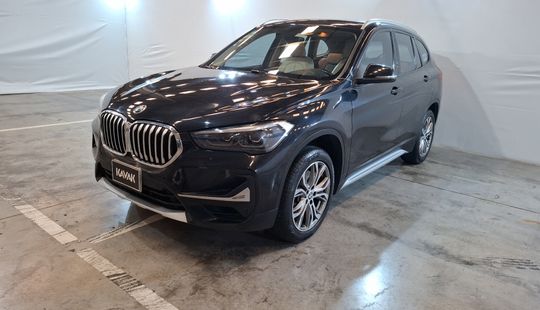 2021 • 49,542 km • Automático