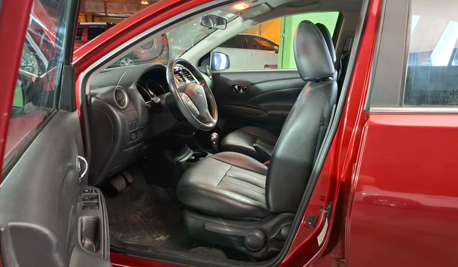 Nissan Versa 1.6 EXCLUSIVE AUTO Sedan 2017