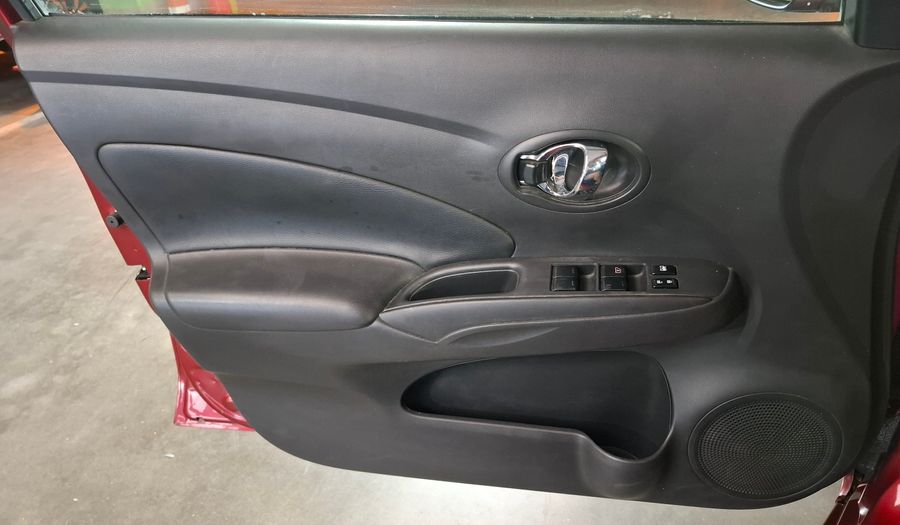 Nissan Versa 1.6 EXCLUSIVE AUTO Sedan 2017