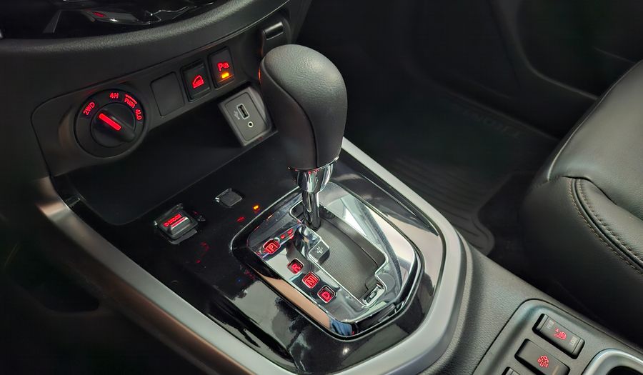 Nissan Frontier 2.3 TD NP300 PLATINUM 4WD AUTO Pickup 2022