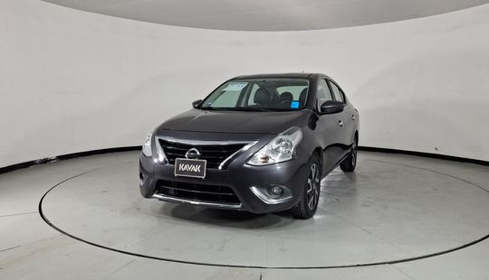 Nissan • Versa