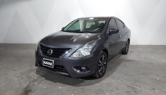 Nissan • Versa
