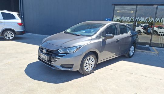 Nissan • Versa