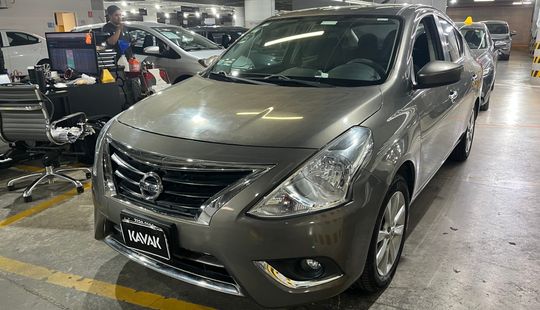 Nissan • Versa