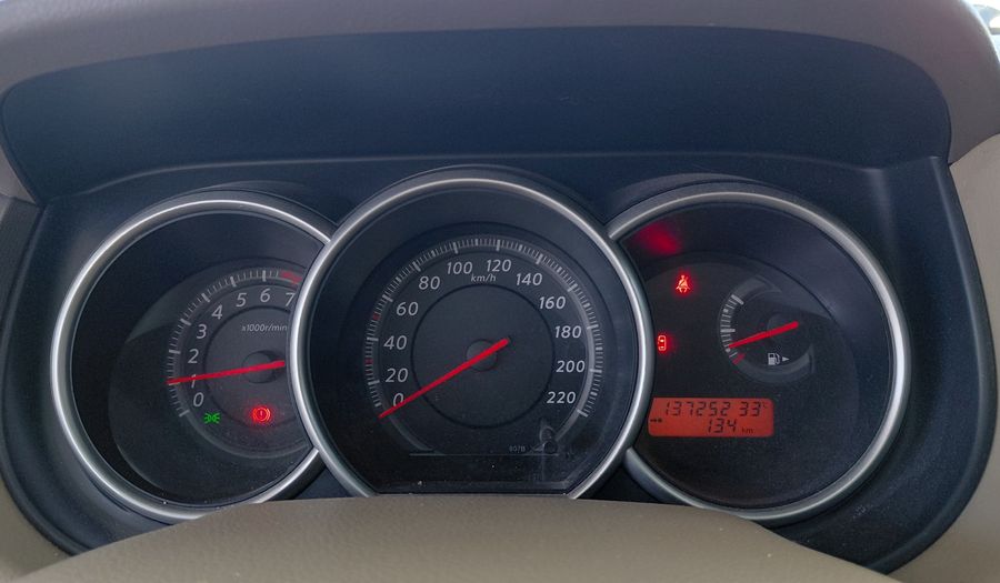 Nissan Tiida 1.8 TEKNA Hatchback 2011