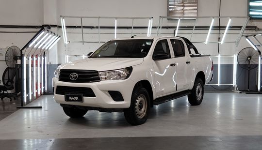 Toyota • Hilux