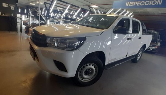 Toyota • Hilux