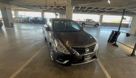 Nissan • Versa