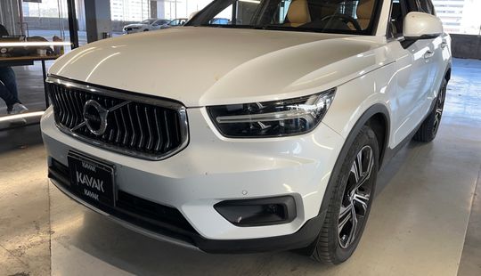 Volvo • XC40