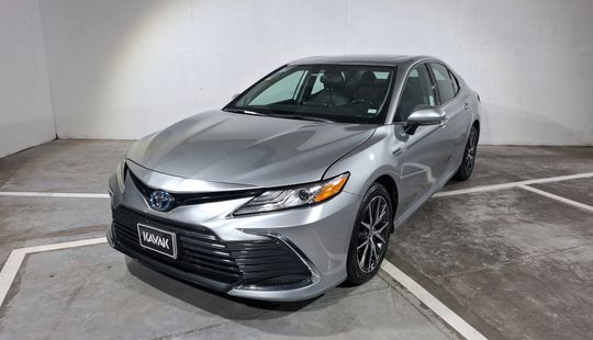 Toyota • Camry