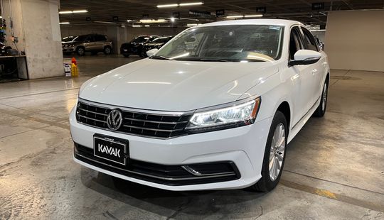 Volkswagen • Passat