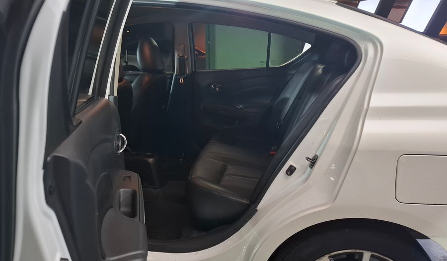Nissan Versa 1.6 EXCLUSIVE AUTO Sedan 2018