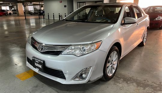 Toyota • Camry