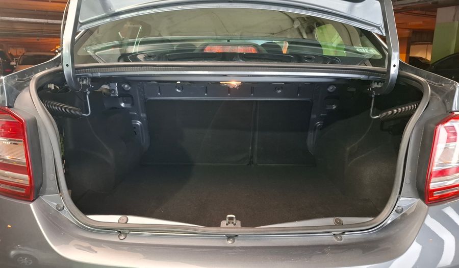 Renault Logan 1.6 PRIVILEGE Sedan 2017