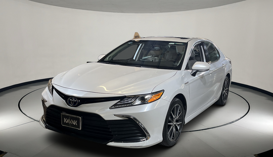 Toyota • Camry