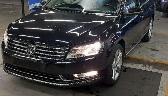Volkswagen • Passat