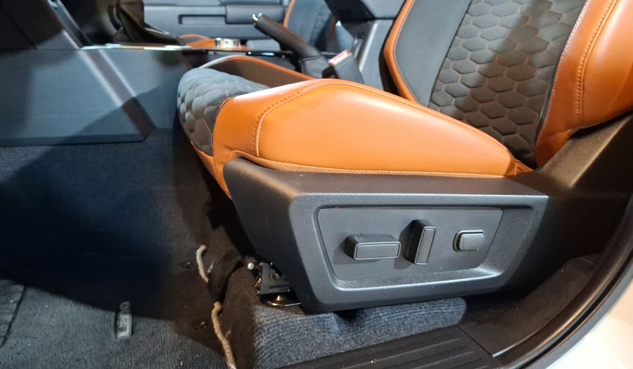 Mitsubishi L200 2.4 GSR DIESEL AUTO 4WD Pickup 2025