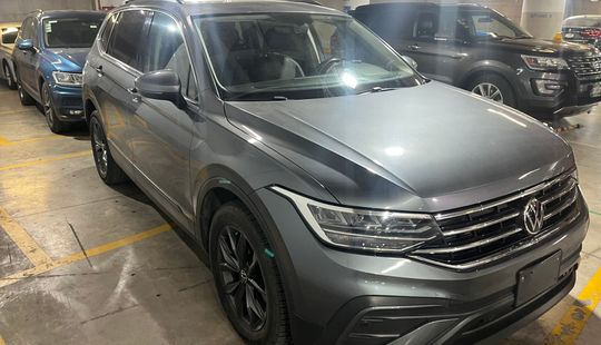 Volkswagen • Tiguan