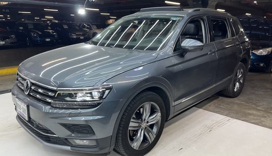 Volkswagen • Tiguan