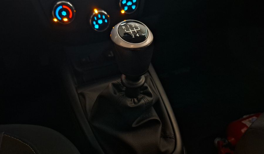 Chevrolet Onix 1.4 LT Hatchback 2017