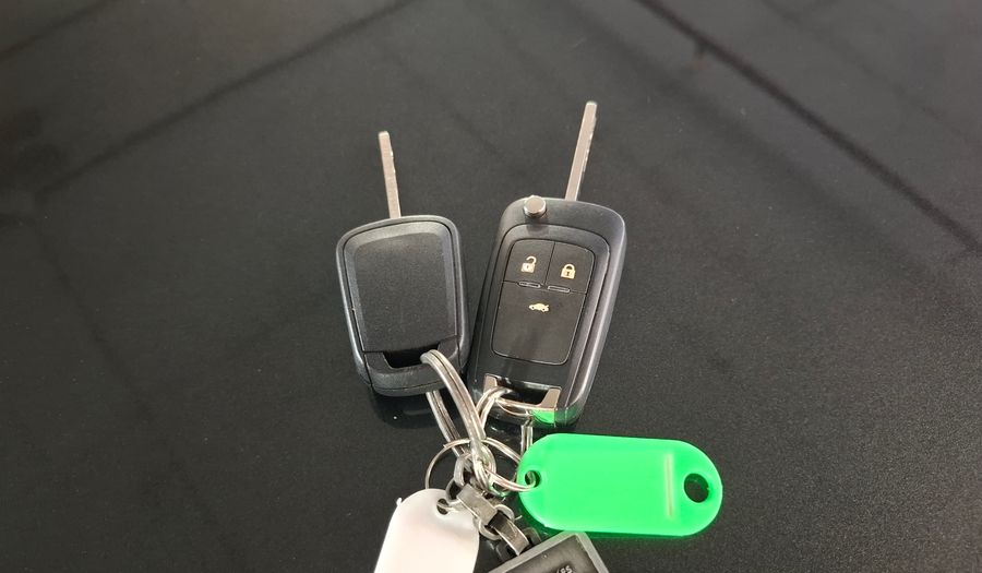 Chevrolet Onix 1.4 LT Hatchback 2017