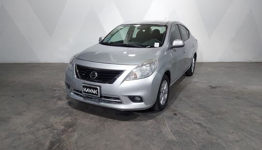 Nissan • Versa