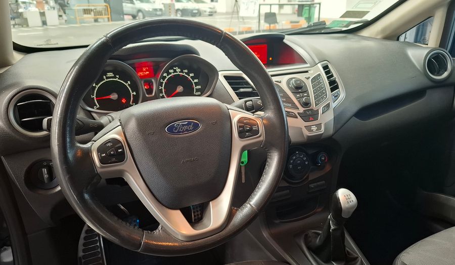 Ford Fiesta Kinetic Design 1.6 16V TITANIUM Hatchback 2011