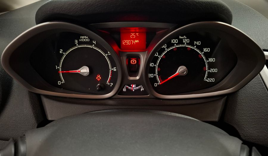 Ford Fiesta Kinetic Design 1.6 16V TITANIUM Hatchback 2011