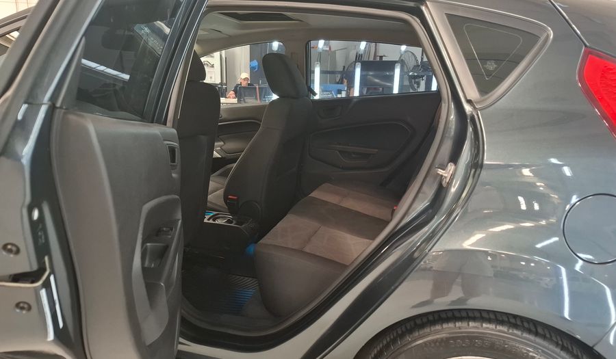 Ford Fiesta Kinetic Design 1.6 16V TITANIUM Hatchback 2011