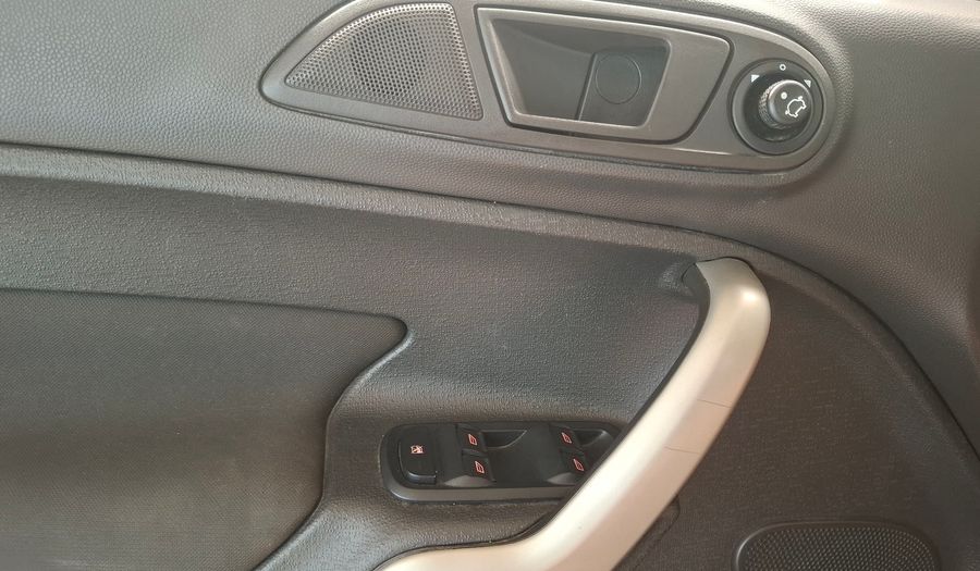 Ford Fiesta Kinetic Design 1.6 16V TITANIUM Hatchback 2011