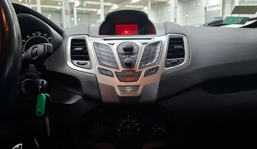 Ford Fiesta Kinetic Design 1.6 16V TITANIUM Hatchback 2011