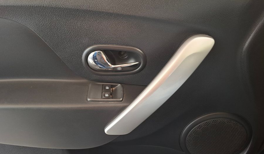 Renault Sandero 1.6 PRIVILEGE Hatchback 2017