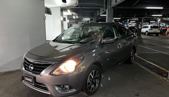 Nissan • Versa