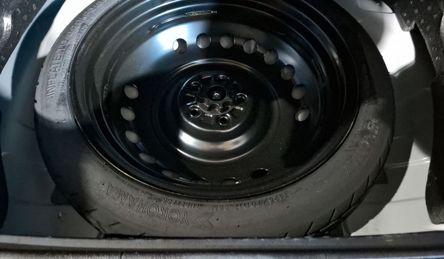 Toyota Prius 1.8 HEV PREMIUM AUTO Hatchback 2022