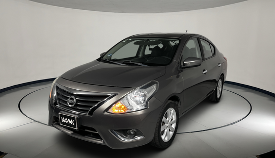 Nissan • Versa