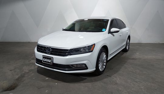 Volkswagen • Passat
