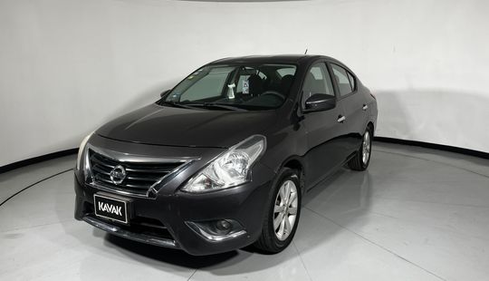 Nissan • Versa