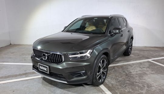 Volvo • XC40