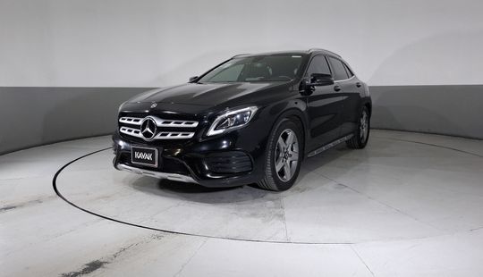 Mercedes Benz • Clase GLA