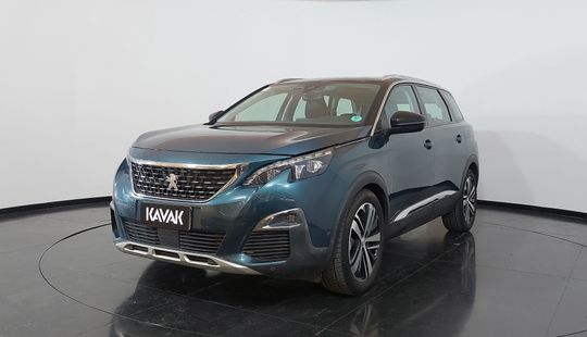 Peugeot • 5008